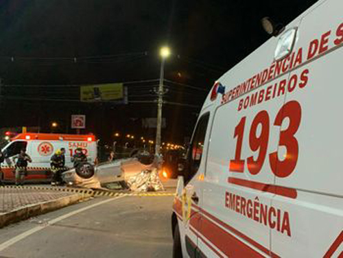 Jovem de 19 anos morre em capotamento próximo a shopping