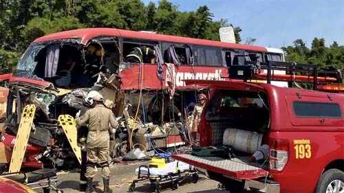 Mato Grosso: acidente entre ônibus e carreta na BR-163 deixa 12 mortos