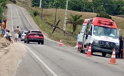 Tragédia na AL-105: motorista perde a vida após colisão com poste e queda em ravina