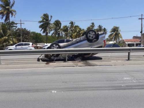 Mulher morre atropelada ao tentar atravessar na faixa de pedestre na AL-101 Sul