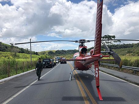 Casal morre em acidente entre moto e carro na BR-104