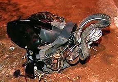 Motociclista colide em traseira de caminhão e tem perna decepada em Delmiro Gouveia