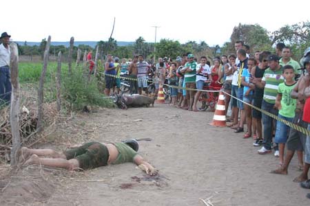 Jovem morre ao colidir com motocicleta em cercca de arame farpado