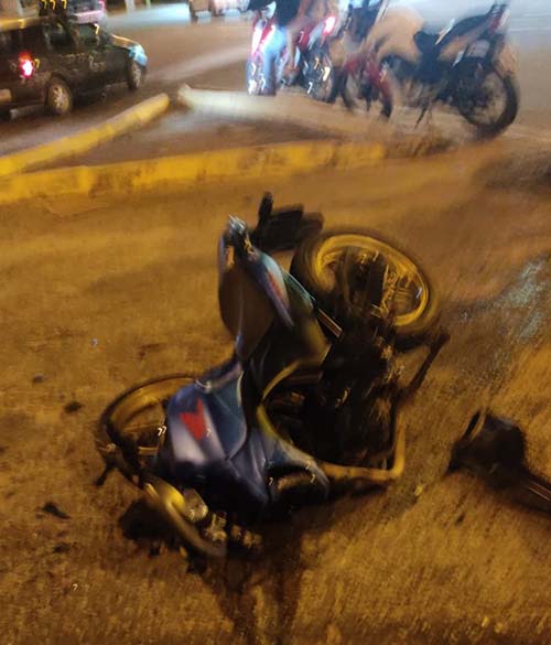 Motorista com sinais de embriaguez colidiu em uma moto e deixou duas pessoas feridas, na noite desse domingo (7), no bairro do Farol, em Maceió.