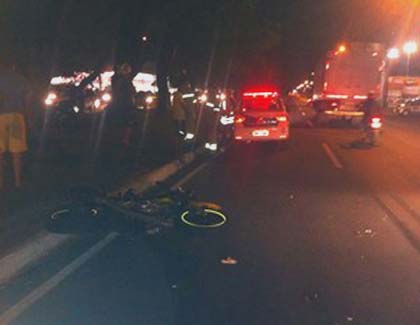 Acidente entre motos deixa dois feridos na Av. Fernandes Lima