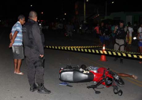 Colisão entre motos deixa dois mortos e dois feridos