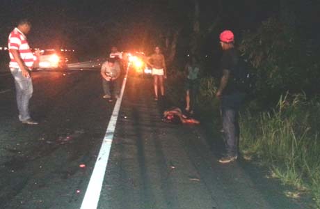 Mulher morre esmagada após acidente com motocicleta na AL 220