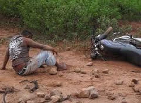 Dupla de assaltantes atira em motociclista na zona rural de Belém