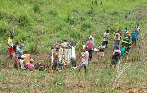 Dois morrem em acidente na zona rural de Murici