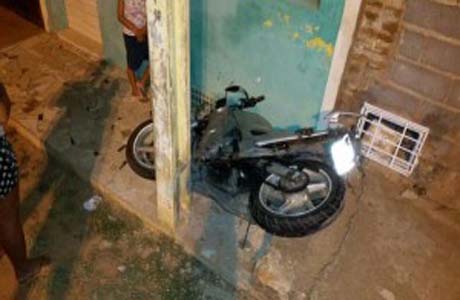 BR 316: Acidente entre motos deixa uma pessoa morta e outras duas feridas em Santana do Ipanema