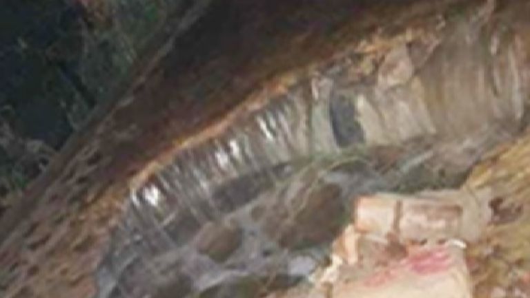 Homem morre ao cair com motocicleta em buraco aberto pela chuva em Olho D'água do Casado