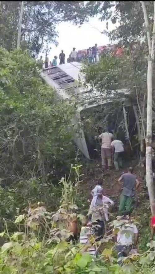 Ônibus capota em São Luís do Quitunde, e deixa trabalhadores rurais feridos