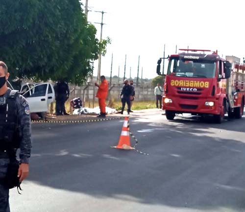Três pessoas morrem e duas ficam feridas em colisão de carro em árvore em Penedo