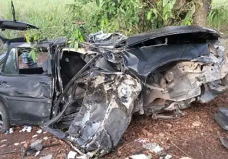 Colisão frontal entre Siena e Gol deixa um morto na BR-316