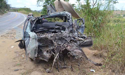 Acidente na zona rural de União deixa homem mostro após colidir carro que dirigia com auto carga