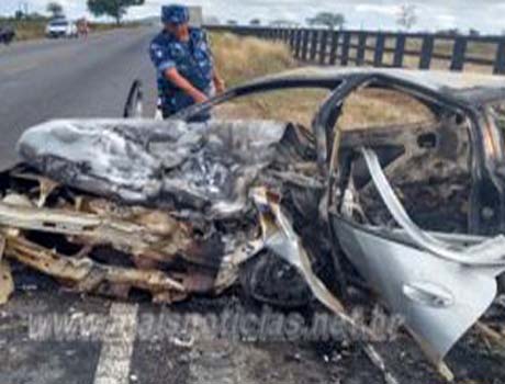 Grave acidente deixa dois mortos e três feridos em Piranhas