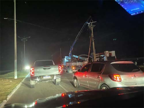 Trânsito na saída de Maceió para a AL-101 Sul é totalmente liberado mais de 30 horas após acidente que derrubou postes