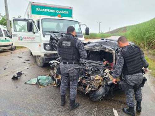 Motorista morre em colisão com caminhão na AL 105