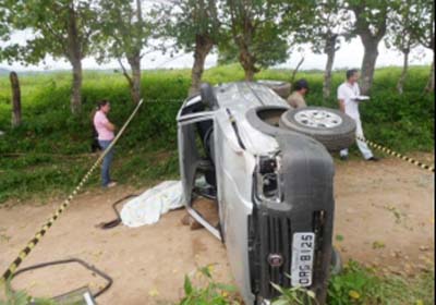 Avô morre e netos ficam feridos após capotamento no interior 