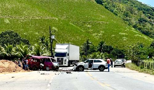 Acidente deixa mulher gravida ferida e mais 3 feridos na BR-104 zona rural de Uniao dos Palmares