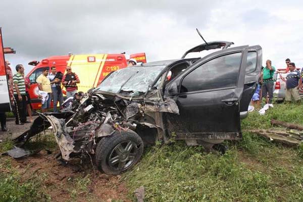 Colisão deixa um morto e dois feridos na AL-220