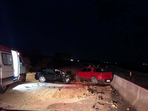 Casal de noivos arapiraquense morre em acidente de carro na BR-101, em Sergipe