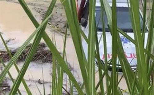 Ambulância cai em ribanceira na AL-105 e deixa feridos