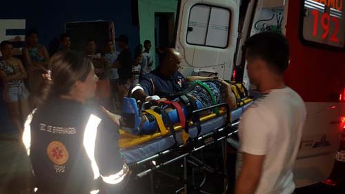 Mulher é atropelada por motocicleta conduzida por adolescente em São Miguel dos Campos