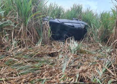 Carro capota e deixa uma criança e três adultos feridos em São Miguel dos Campos