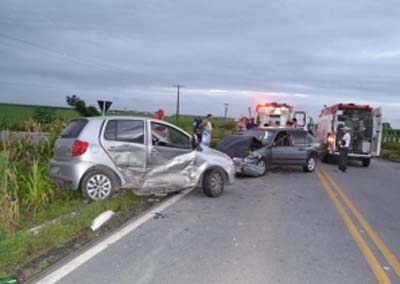 Acidente grave deixa quatro pessoas feridas na BR 101 em São Miguel dos Campos 