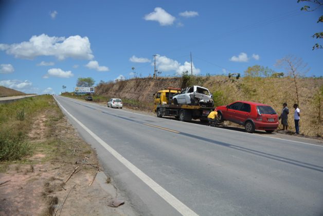 Colisão entre carreta e veículo de passeio deixa uma vítima fatal na BR 101