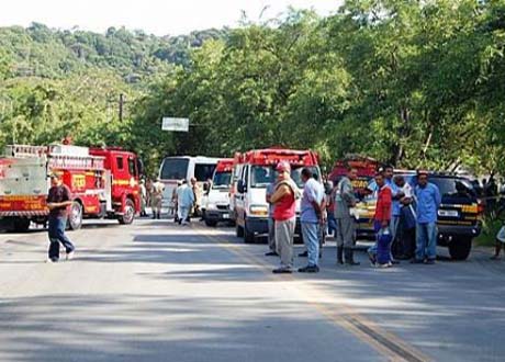 Tragédia: acidente deixa professora e filho mortos em Satuba