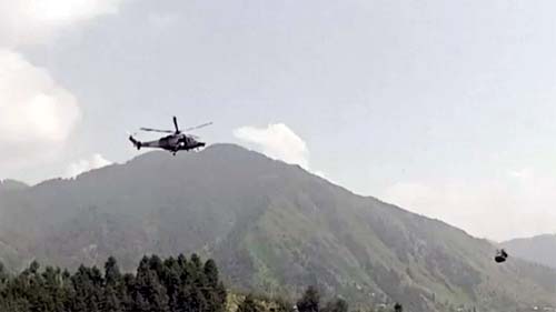 Acidente em teleférico: duas crianças são resgatadas no Paquistão