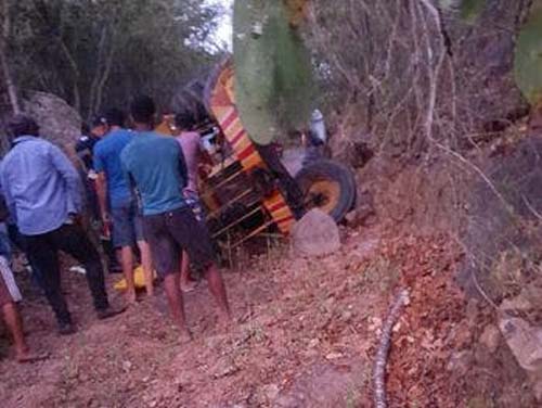 Operador de máquina morre após veículo tombar em Santana do Ipanema