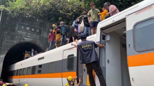Acidente ferroviário mata ao menos 48 pessoas em Taiwan