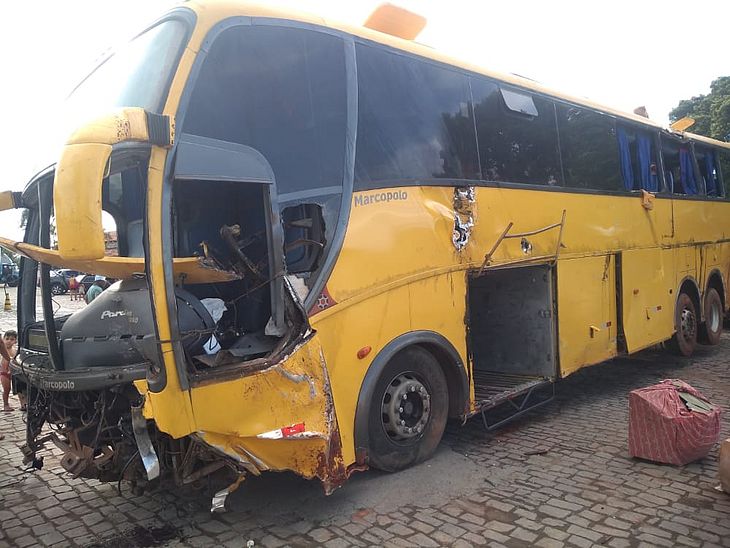Vídeo: ônibus com alagoanos sofre acidente em Minas Gerais; uma pessoa morreu