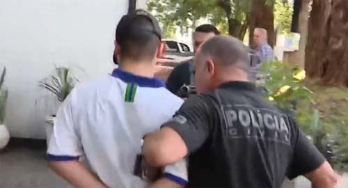 Idosa cai em 'golpe do amor' e transfere R$ 100 mil; quatro são presos