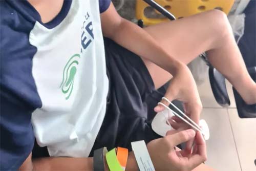 Pais de adolescente de 13 anos registram BO contra escola particular de Maceió por mandá-lo sozinho em carro de aplicativo para hospital