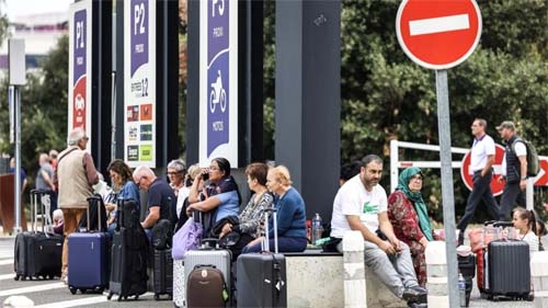 Aeroportos e escolas francesas voltam a fechar por ameaças de bombas