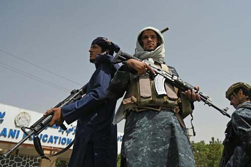 Talibãs consolidam governo no Afeganistão 20 anos após o 11 de Setembro