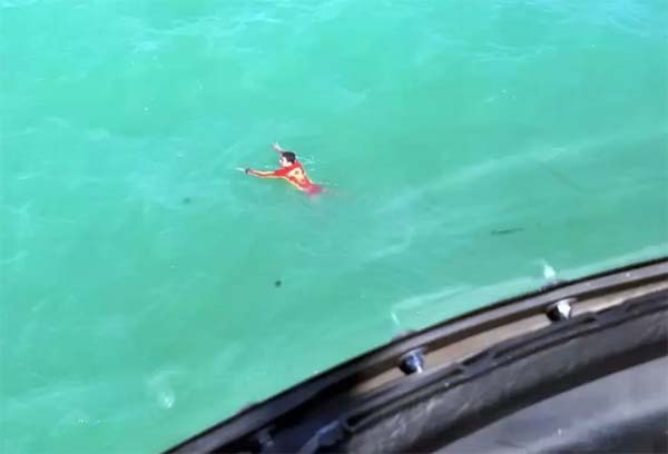 Bombeiros encontram corpo de homem que competia com amigo e afundou no mar