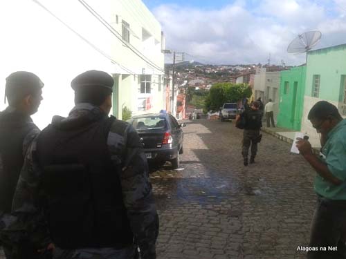 Assaltantes sequestram gerente de banco e criam terror a família em Santana