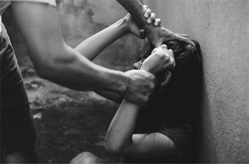 Homem é denunciado pelo filho e acaba preso por agredir esposa