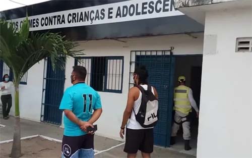 Após ser agredida dentro de escola, diretora presta queixa em delegacia na Jatiúca