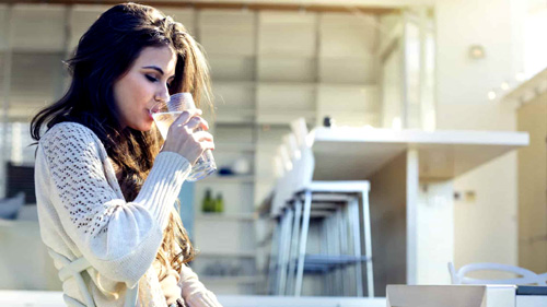 O que acontece ao corpo quando não bebe água suficiente