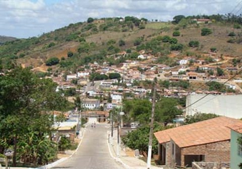 BR 423: Colisão entre carro e caminhão acaba com uma pessoa morta no Sertão