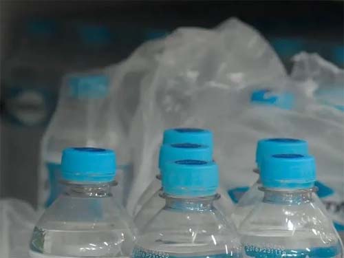 Autoridades recolhem lote de água mineral após suspeita de intoxicação em São Paulo