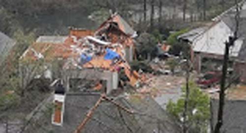 Série de 10 tornados mata pelo menos 5 pessoas no Alabama, EUA (VÍDEO)