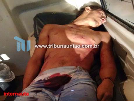 Homem é assassinado com 12 tiros na madrugada desta quarta feira no centro de Santana do Mundaú