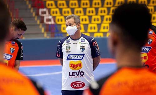 Alagoano está entre as vítimas de acidente com ônibus de time de futsal no Paraná